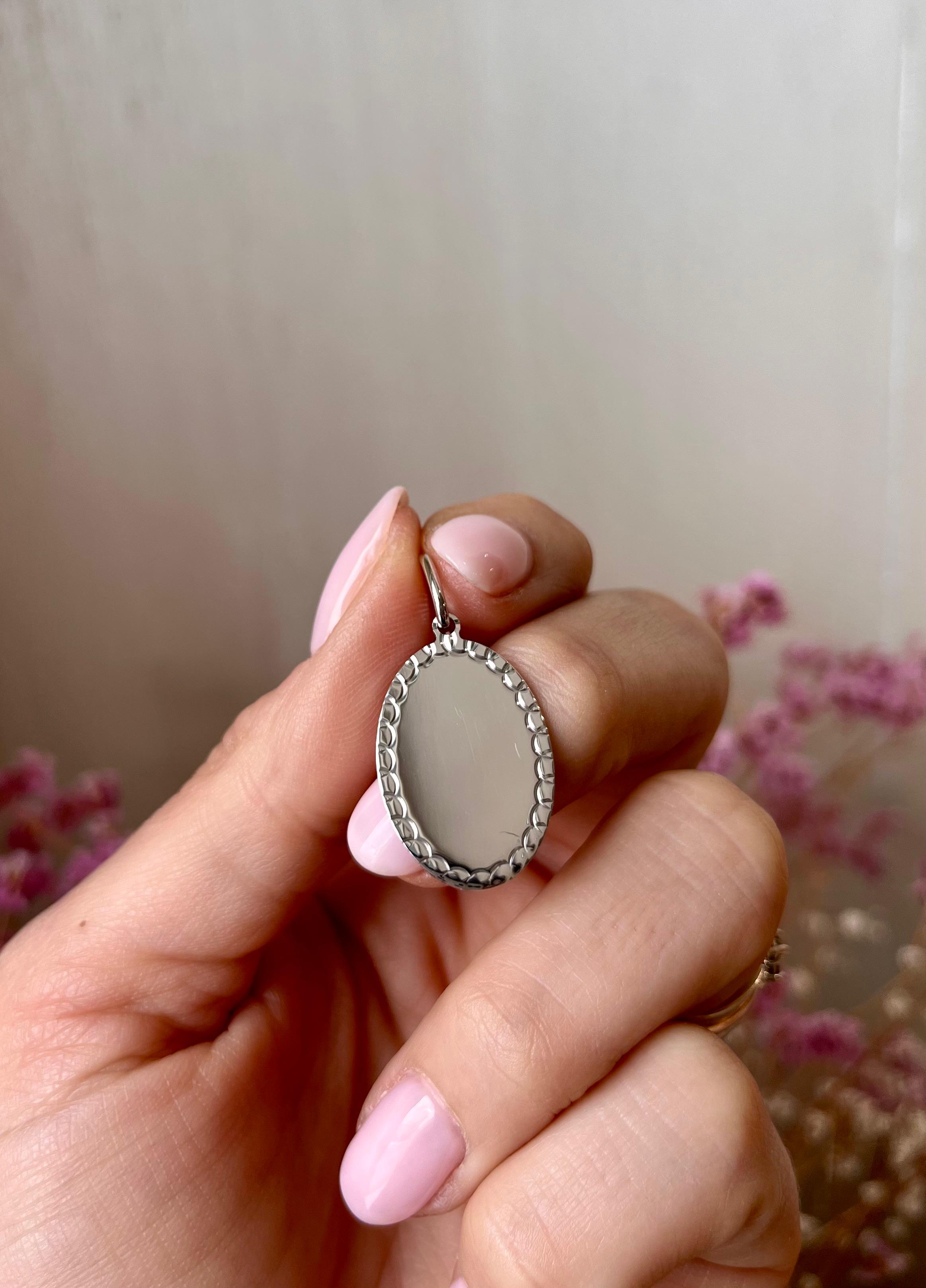 Curly Oval White