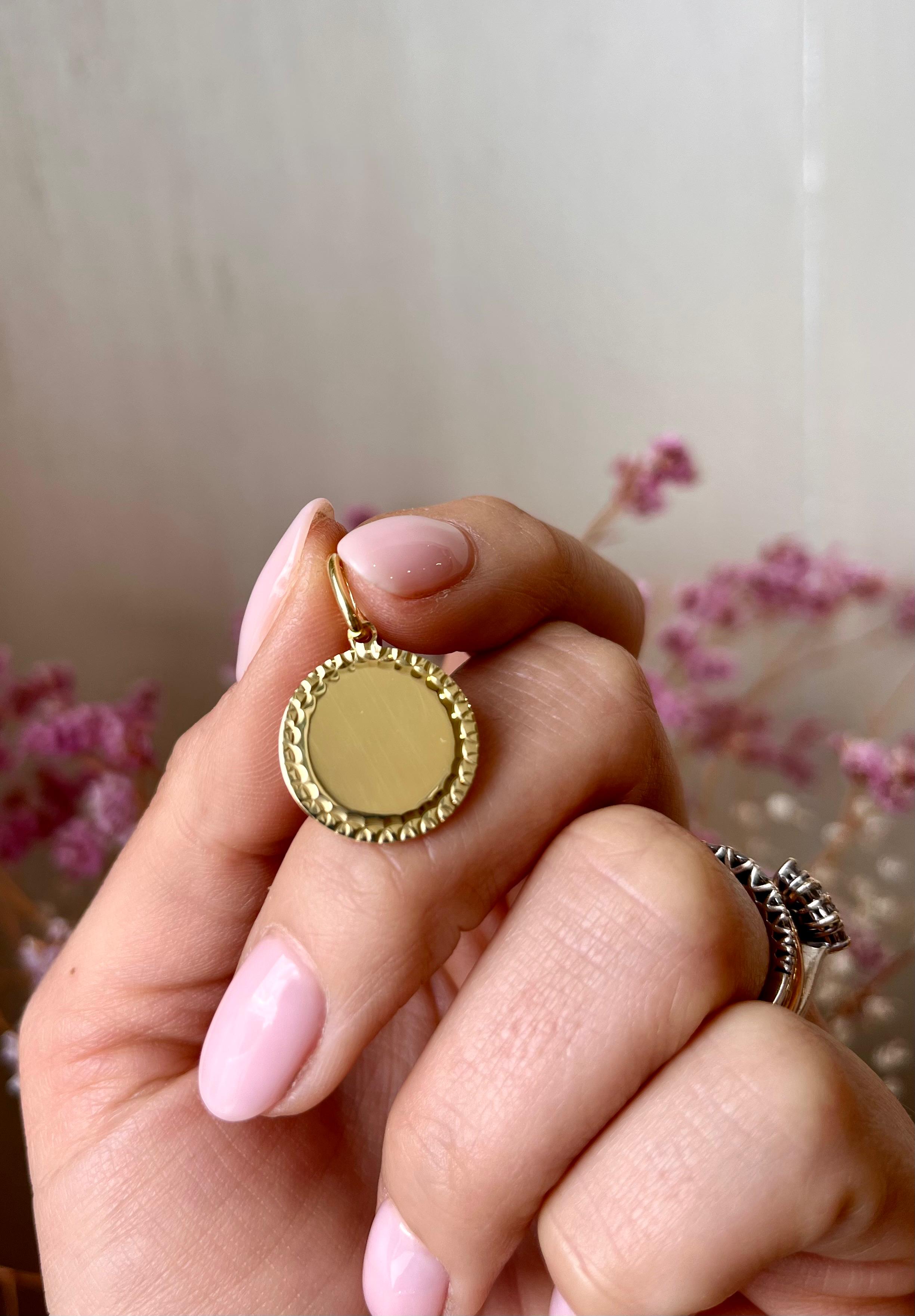 Curly Round gold